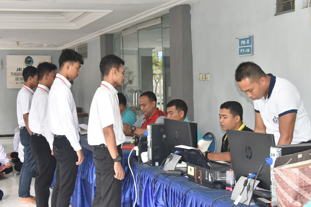 Cinta Tanah Air, 1972 Pemuda Daftar Calon Prajurit TNI AL di Surabaya