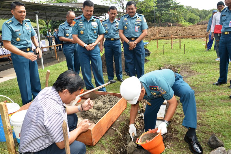 Gubernur AAL Resmikan Pembangunan Gedung Prodi Korps Marinir