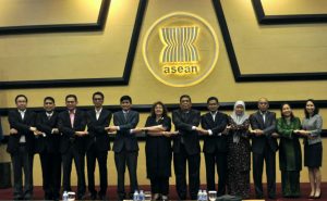 Foto bersama peserta pertemuan ke V ASEAN-New Zealand Joint Cooperation Committee (ANZJCC) di Sekretariat ASEAN, Jakarta.