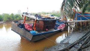WFQR-1 Lantamal I Belawan berhasil mengamankan lebih kurang 20 ton bawang merah dan pohon bonsai ilegal dari Negara Thailand di jalur perairan Sungai Air Masin Desa Air Masin Kecamatan Seruwai Kabupaten Aceh Tamiang.