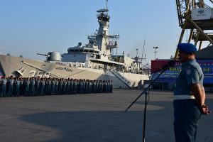 Kepala Dinas Provoos Kolinlamil Letkol Laut (PM) Budi K. Ilyas saat memberikan pengarahan kepada prajurit dan PNS Kolinlamil dalam apel gabungan Senin yang berlangsung di lapangan Samudera, Mako Kolinlamil, Tanjung Priok, Jakarta Utara.