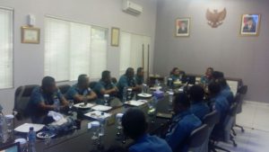 Suasana memorandum antara Dan Satlinlamil Surabaya Kolonel Laut (P) Aries Cahyono, S.E. kepada calon penggantinya Kolonel Laut (P) Bambang Trijanto di Mako Satlinlamil Surabaya.