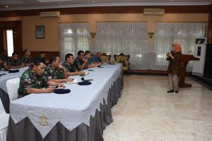 Kasal Laksamana TNI Ade Supandi, SE, MAP membuka kegiatan Seminar Hari Hidrografi Dunia 2017.