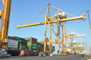 Suasana bongkar muat di Terminal Petikemas Surabaya.