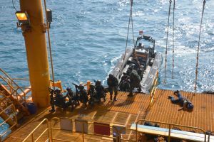 Satkopaska Koarmabar menggelar latihan penanggulangan kondisi Krisis (Gulkonsis) di Rig Offshore Cinta papa 1 Komplek PT China National Offshore Oil Corporation (CNOOC) Pulau Pabelokan, Kepulauan Seribu, Jakarta Utara yang merupakan wilayah produksi kilang minyak lepas pantai.