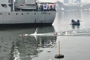 Lomba renang yang diselenggarakan Koarmatim dalam rangka menyambut HUT TNI ke-72.