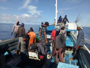 Proses penangkapan Kapal Triton oleh Bakamla RI.