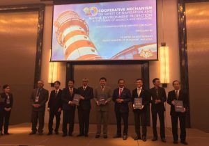 Foto bersama para delegasi dari tiga negara dalam forum kerjasama di Kota Kinabalu, Malaysia.