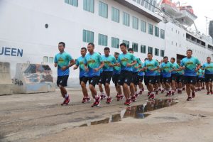 Satgas MTF TNI Konga XXVIII – J UNIFIL melakukan olahraga bersama di Lebanon.