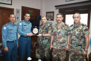 Foto bersama Dansatgas, Chief Of Staf MTF, serta seluruh personel Satgas MTF TNI Konga XXVIII–J UNIFIL 2017 di haluan KRI Usman Harun–359.