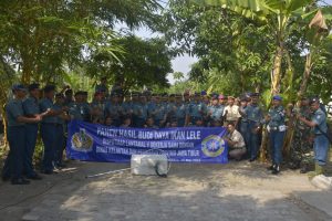 Foto bersama jajaran Lantamal V Surabaya usai panen raya ikan lele hasil budidaya.