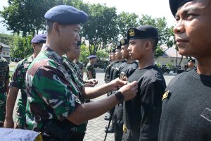 Dankodikopsla melantik 30 oran prajurit baru sebagai pengawak kapal selam milik TNI AL.