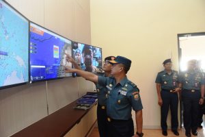 Pangarmada II meninjau penggunaan aplikasi GRIMS.