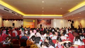 Suasana Seminar Nasional Keperawatan di Ambon (25/6).