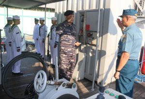 Kapushidrosal saat mengadakan inspeksi ke KRI Rigel-933