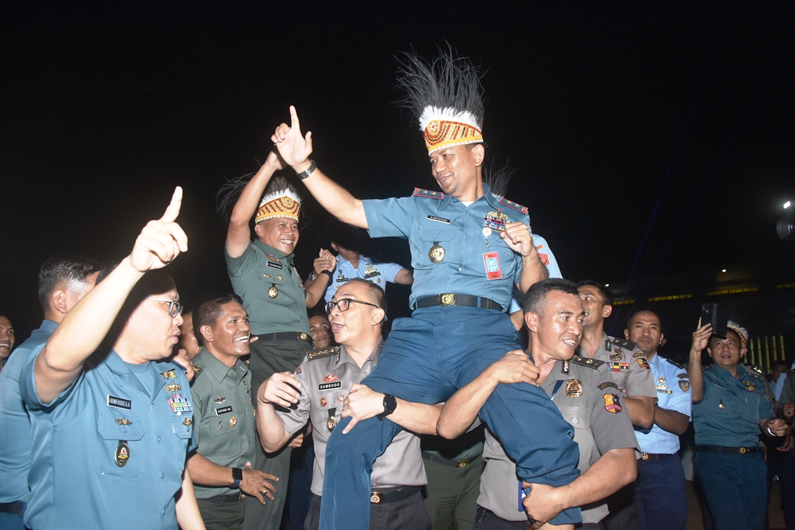 Dansesko TNI, Danseskoal, Danseskoau, serta Kasespimen Polri dalam suasana Malam Akrab PKB Juang.