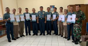 Foto bersama personel Ditdik Seskoal setelah penandatanganan Pakta Integeritas.
