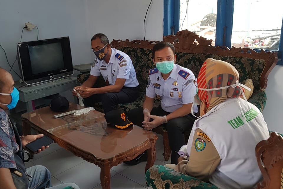 UPP Indramayu Salurkan APD di Pelabuhan Karangsong