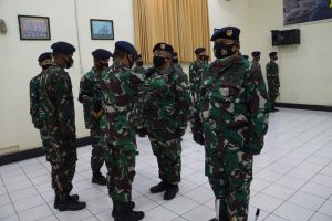 Dansatban Koarmada II Pimpin Sertijab Komandan KRI Arung Samudera.