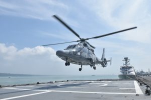 Latihan bersama KRI Sultan Iskandar Muda (SIM-367) dengan Helikopter AS 565 Mbe Panther sebelum berangkat ke Lebanon.