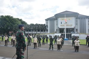 Danseskoal tatkala memimpin Apel Khusus Awal Tahun Baru 2021.