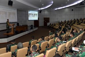 Danseskoal saat memberikan pembekalan kepada Pasis Dikreg 59 Seskoal.