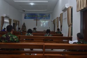 Para prajurit dan PNS Seskoal mengikuti Natal Bersama TNI AL Wilayah Jakarta secara daring.