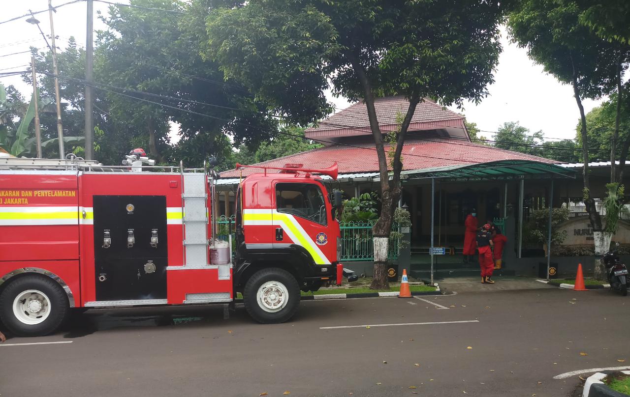 Meski Libur Imlek, Seskoal Tetap Semprotkan Desinfektan Cegah Covid-19