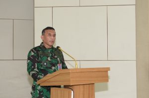 Kapusjianmar Seskoal Laksamana Pertama TNI Suharto saat mewakilli Danseskoal memberikan sambutan dalam acara Isra Mi'raj Keluarga Besar Seskoal.