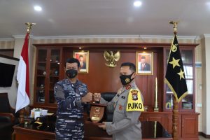 Danseskoal berfoto bersama Kapolda Kepulauan Riau.