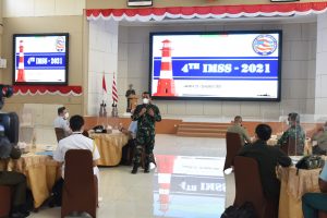 Kapusjianmar Laksma Suharto saat berdiskusi dengan para atase pertahanan.