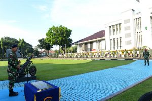 Upacara peresmian tiang bendera Seskoal.