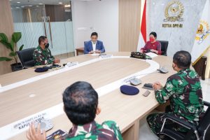 Ketua DPR berdiskusi bersama Danseskoal.