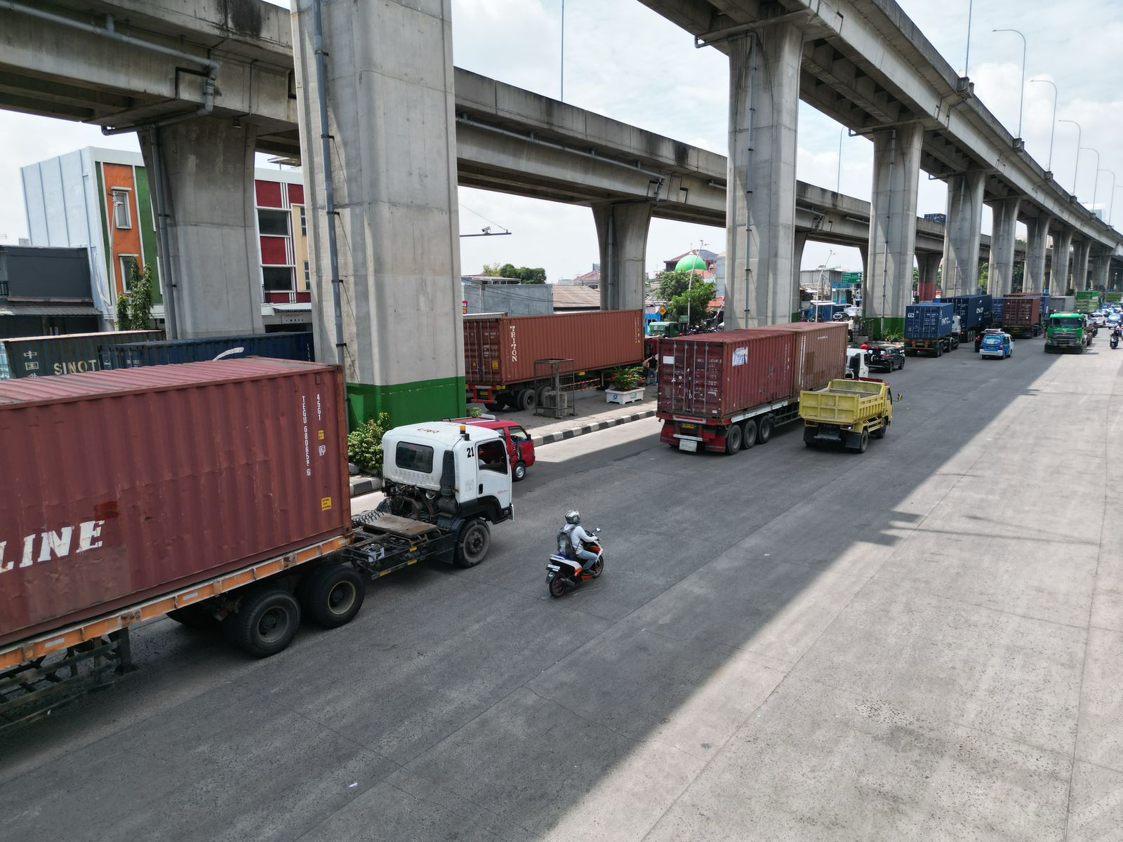 Hari Pertama Stop Operasi Truk, Arus Barang di Pelabuhan Priok Normal