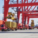 LINI MASA Ilustrasi Kegiatan Bongkar Muat di Dermaga