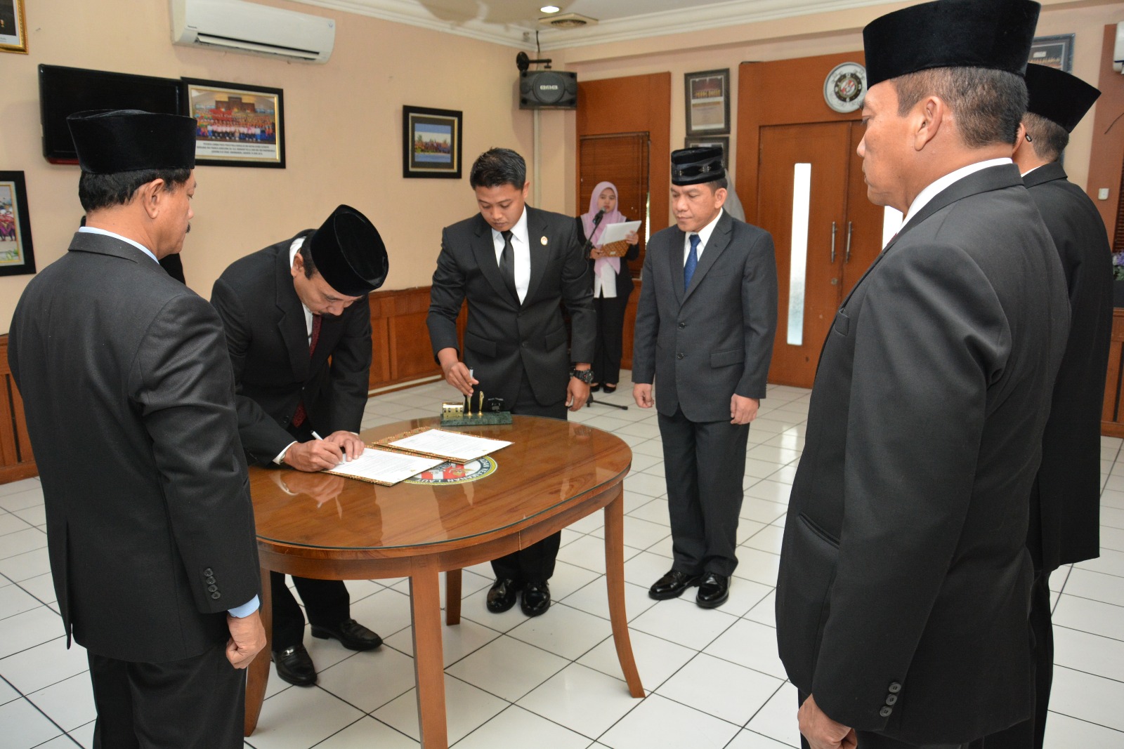 Penandatangan berkas pejabat baru Bakamla.
