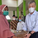 Yayasan Annas Serahkan Santunan Kepada Lansia Eks TKBM Pelabuhan Priok